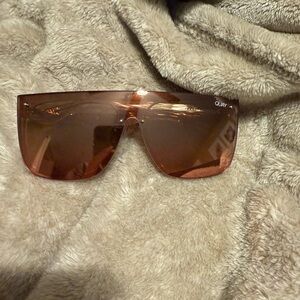 Rose gold quay sunglasses
